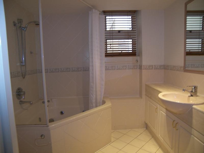 5-7 Cronin Avenue ‘Seychelles’, Main Beach QLD 4217