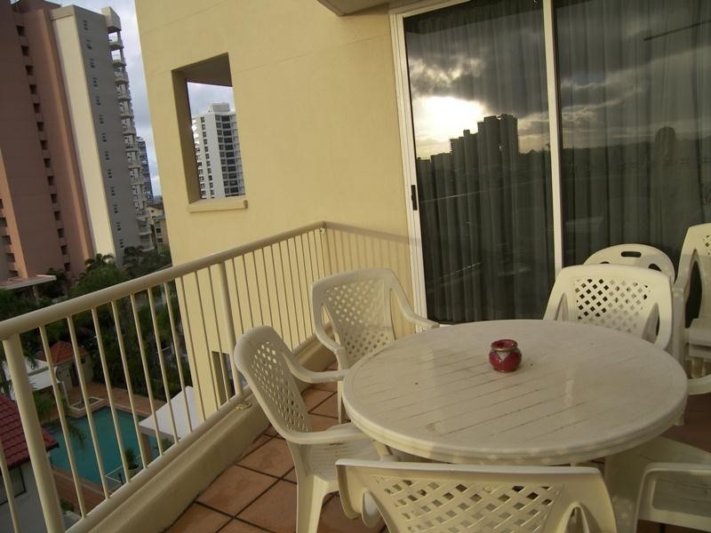 5-7 Cronin Avenue ‘Seychelles’, Main Beach QLD 4217