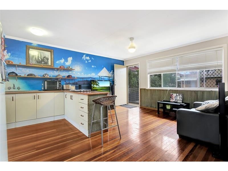 ‘Penola Court’ 15 Cronin Avenue, Main Beach QLD 4217