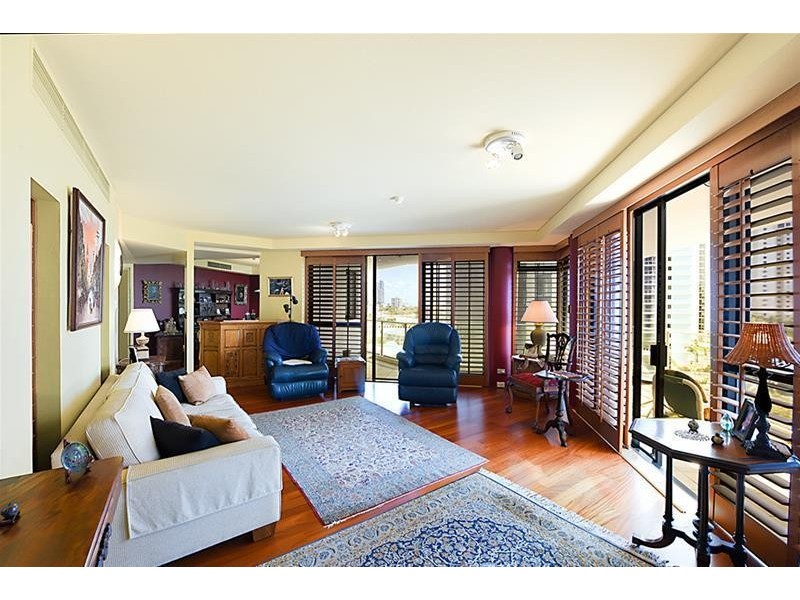 ‘Calais’ 19 Peak  Avenue, Main Beach QLD 4217