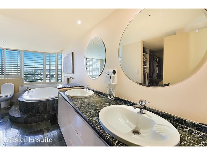 ‘Calais’ 19 Peak  Avenue, Main Beach QLD 4217