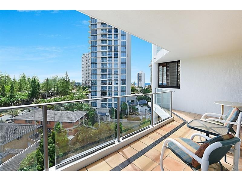 ‘Calais’ 19 Peak  Avenue, Main Beach QLD 4217