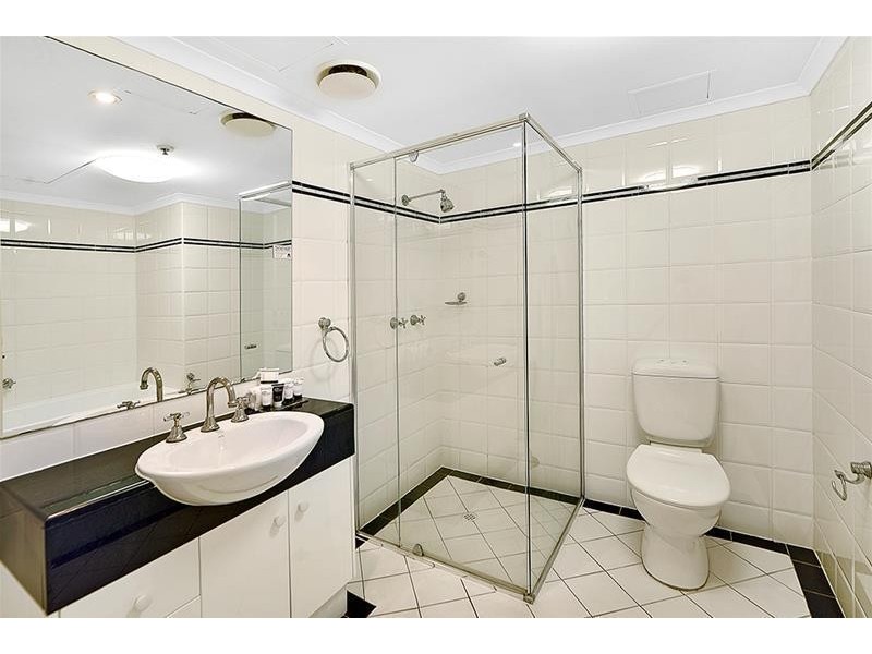 ‘OSCAR ON MAIN’, 1 Hughes Avenue, Main Beach QLD 4217