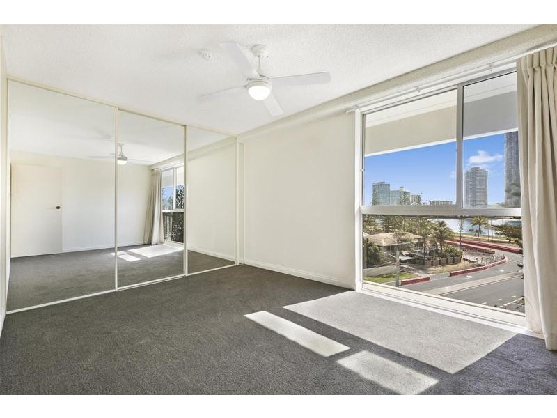 “Yachting Towers” 18 Macarthur Parade, Main Beach QLD 4217