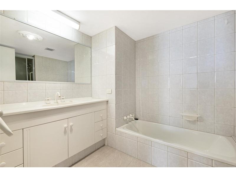 “Yachting Towers” 18 Macarthur Parade, Main Beach QLD 4217