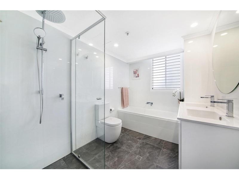 ‘OCEAN SANDS’ 11 Hughes Avenue, Main Beach QLD 4217