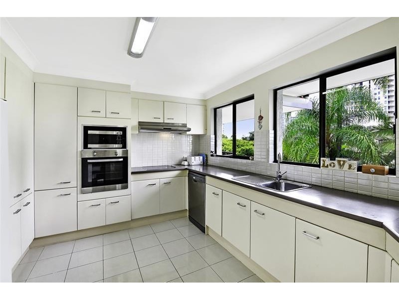 ‘SCALINADA’ 22 Woodroffe Avenue, Main Beach QLD 4217
