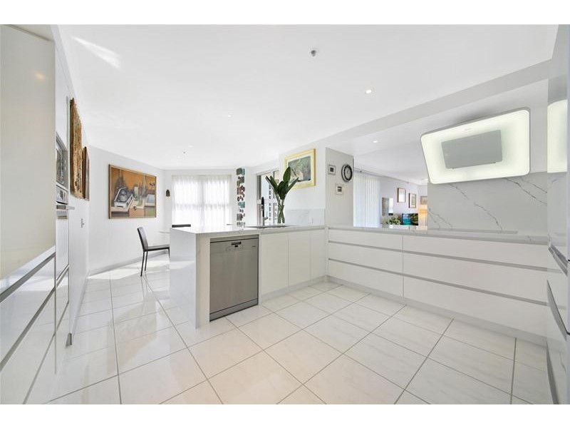 ‘GRAND MARINER’ 12 Commodore Drive, Paradise Waters QLD 4217