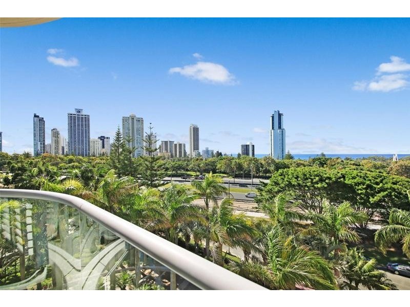 ‘GRAND MARINER’ 12 Commodore Drive, Paradise Waters QLD 4217