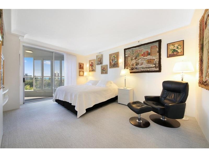 ‘GRAND MARINER’ 12 Commodore Drive, Paradise Waters QLD 4217