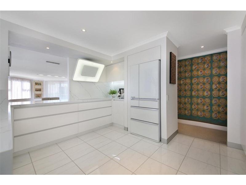 ‘GRAND MARINER’ 12 Commodore Drive, Paradise Waters QLD 4217