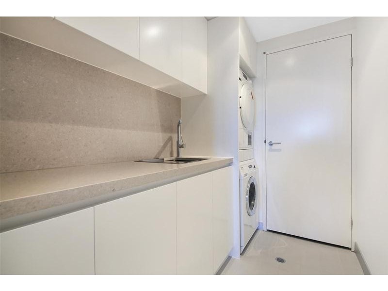 ‘GRAND MARINER’ 12 Commodore Drive, Paradise Waters QLD 4217