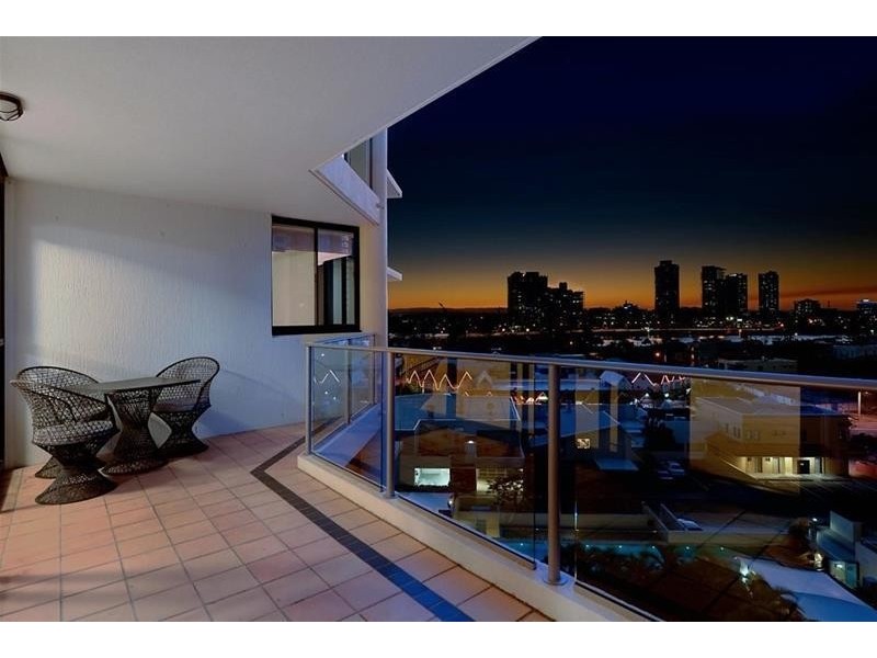 19 Peak Avenue ‘CALAIS’, Main Beach QLD 4217