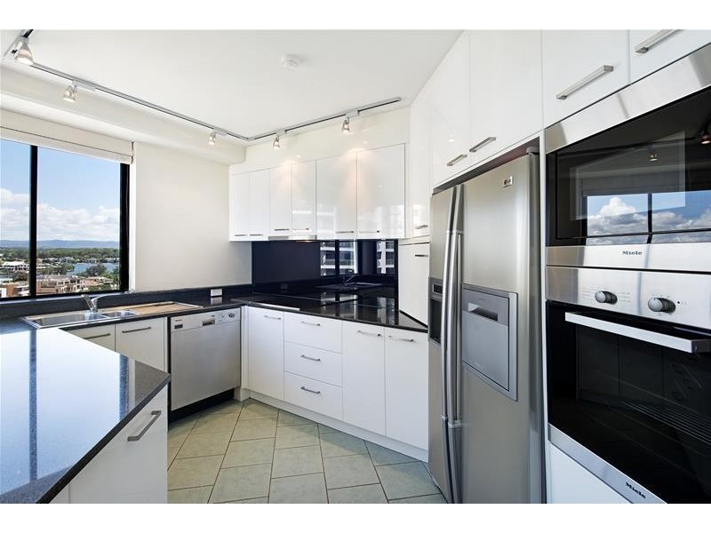 19 Peak Avenue ‘CALAIS’, Main Beach QLD 4217