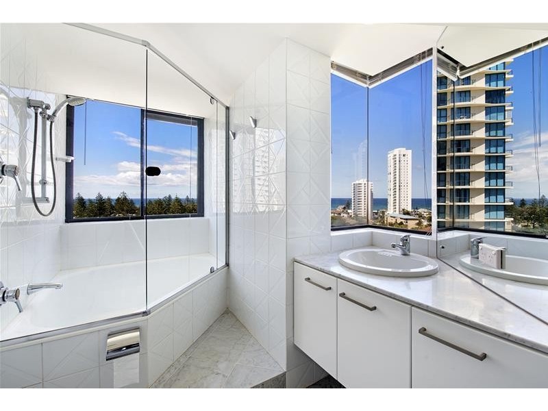 19 Peak Avenue ‘CALAIS’, Main Beach QLD 4217