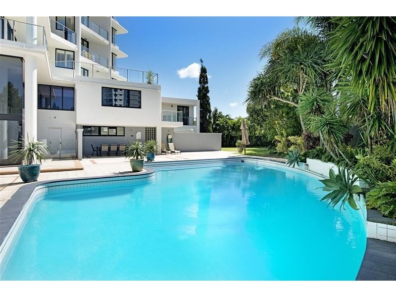 19 Peak Avenue ‘CALAIS’, Main Beach QLD 4217