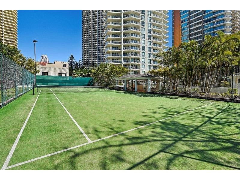 ‘The Crest’ 15-21 Breaker Street, Main Beach QLD 4217