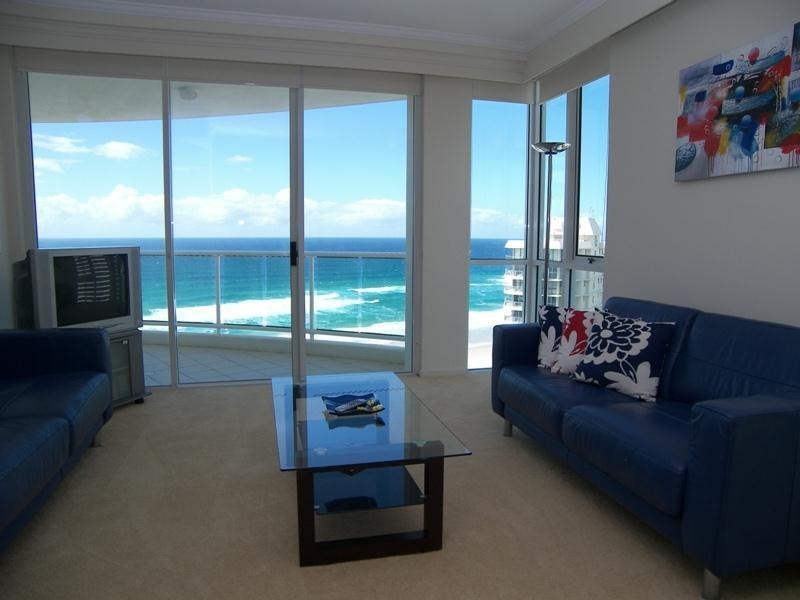 5 Woodroffe Avenue, Main Beach QLD 4217