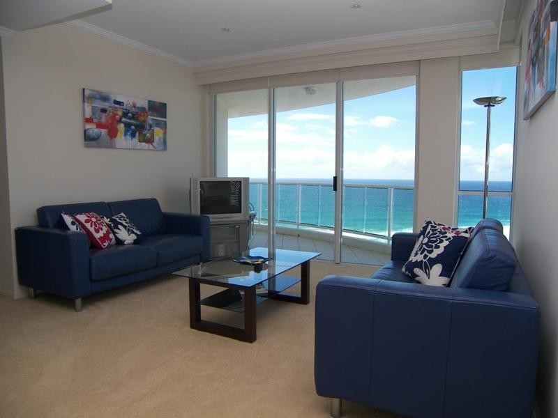 5 Woodroffe Avenue, Main Beach QLD 4217