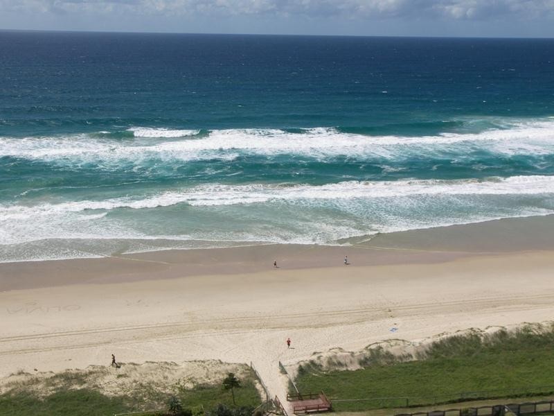 5 Woodroffe Avenue, Main Beach QLD 4217