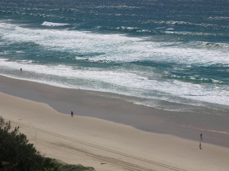 5 Woodroffe Avenue, Main Beach QLD 4217