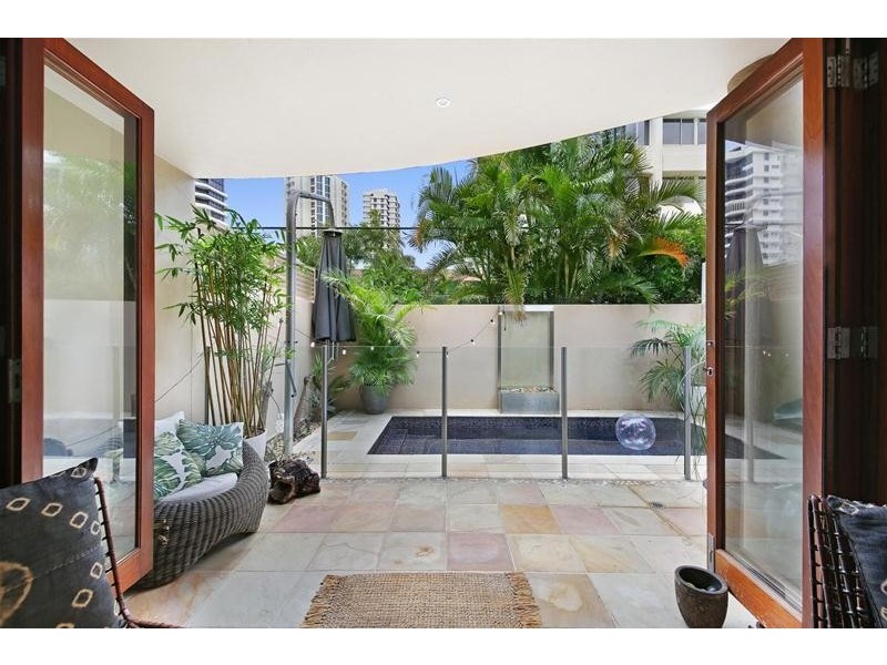 2/3 Mountbatten Avenue, Main Beach QLD 4217