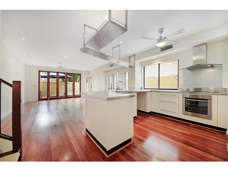 2/3 Mountbatten Avenue, Main Beach QLD 4217