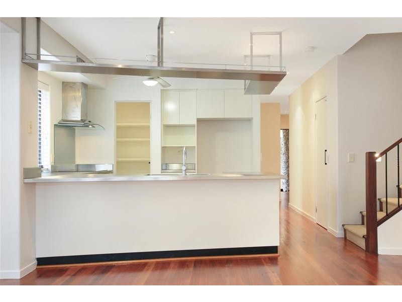 2/3 Mountbatten Avenue, Main Beach QLD 4217