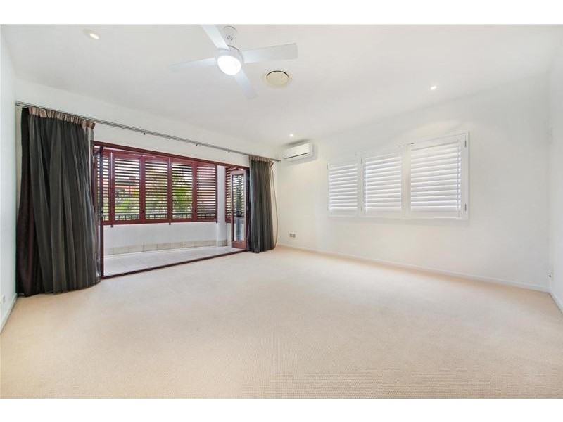 2/3 Mountbatten Avenue, Main Beach QLD 4217