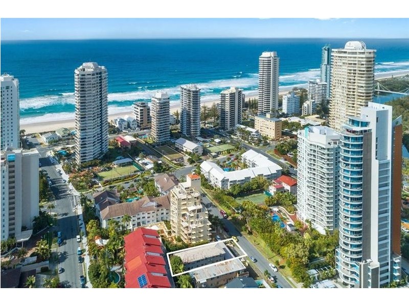 9 Cronin Avenue, Main Beach QLD 4217