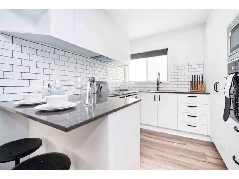 9 Cronin Avenue, Main Beach QLD 4217