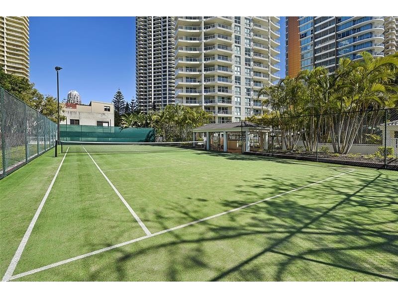 ‘The Crest’ 15-21 Breaker Street, Main Beach QLD 4217