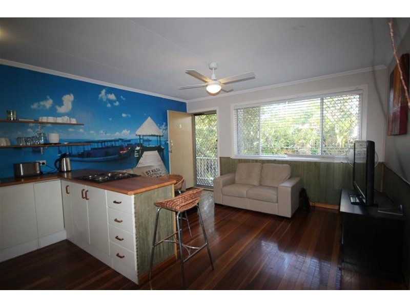 ‘PENOLA COURT’ 15 Cronin  Avenue, Main Beach QLD 4217