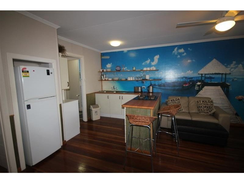 ‘PENOLA COURT’ 15 Cronin  Avenue, Main Beach QLD 4217