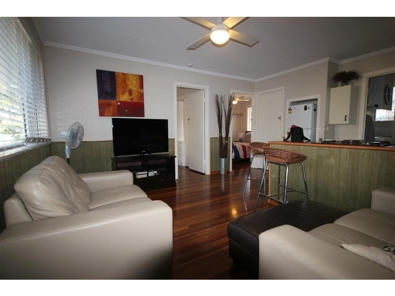 ‘PENOLA COURT’ 15 Cronin  Avenue, Main Beach QLD 4217