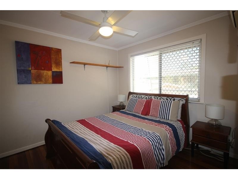 ‘PENOLA COURT’ 15 Cronin  Avenue, Main Beach QLD 4217