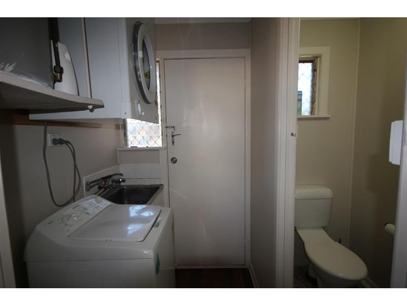 ‘PENOLA COURT’ 15 Cronin  Avenue, Main Beach QLD 4217