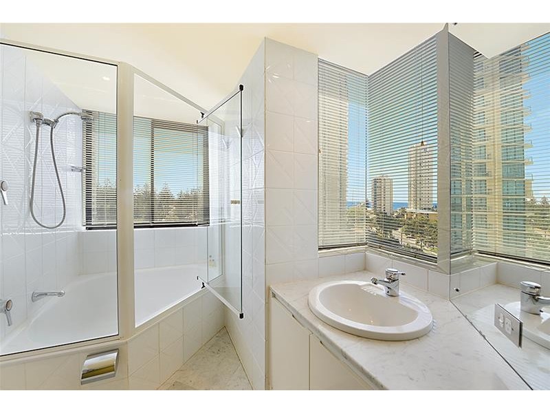 ‘CALAIS’ 19 Peak Avenue, Main Beach QLD 4217