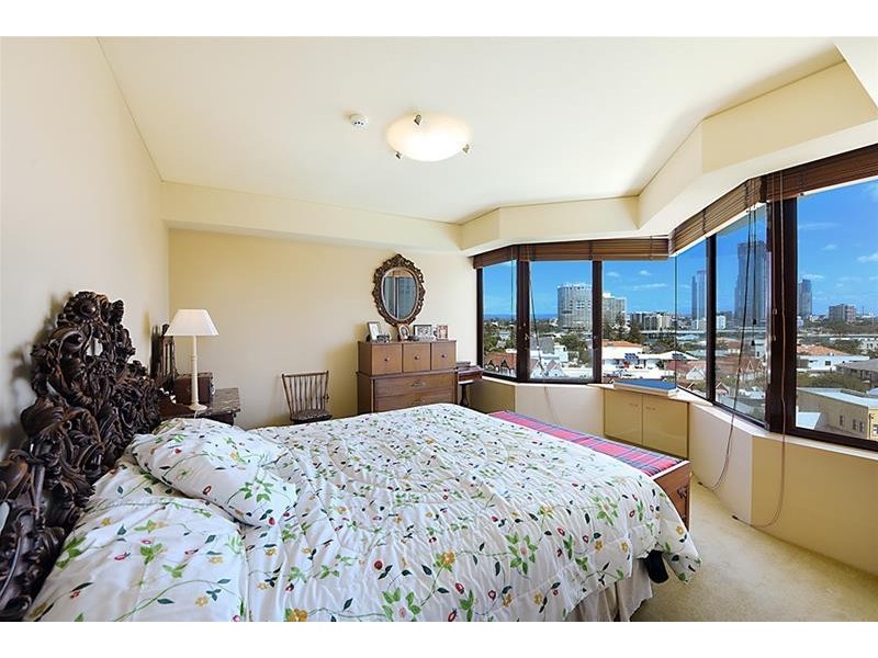 ‘CALAIS’ 19 Peak Avenue, Main Beach QLD 4217