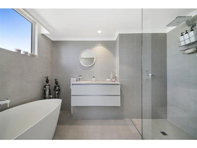 ‘XANADU EAST’ 59 Pacific  Street, Main Beach QLD 4217