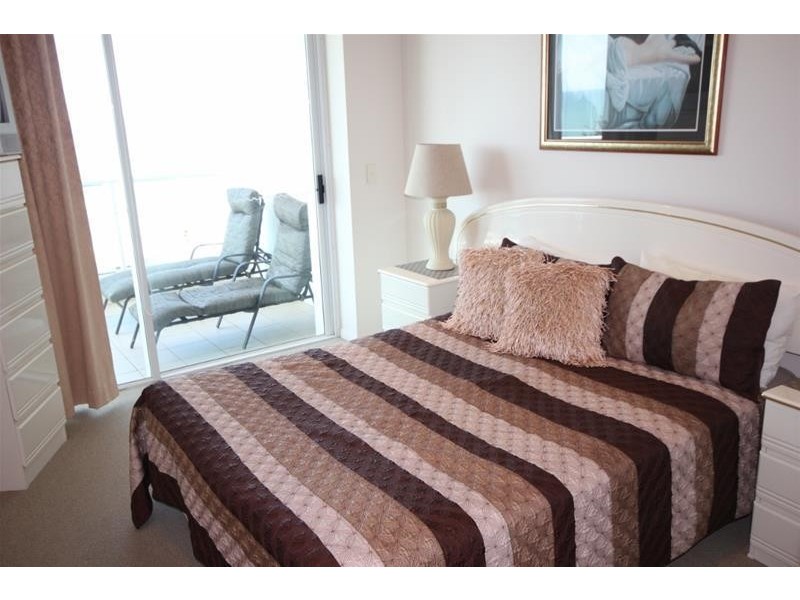 5 Woodroffe Avenue ‘Pacific Views’, Main Beach QLD 4217