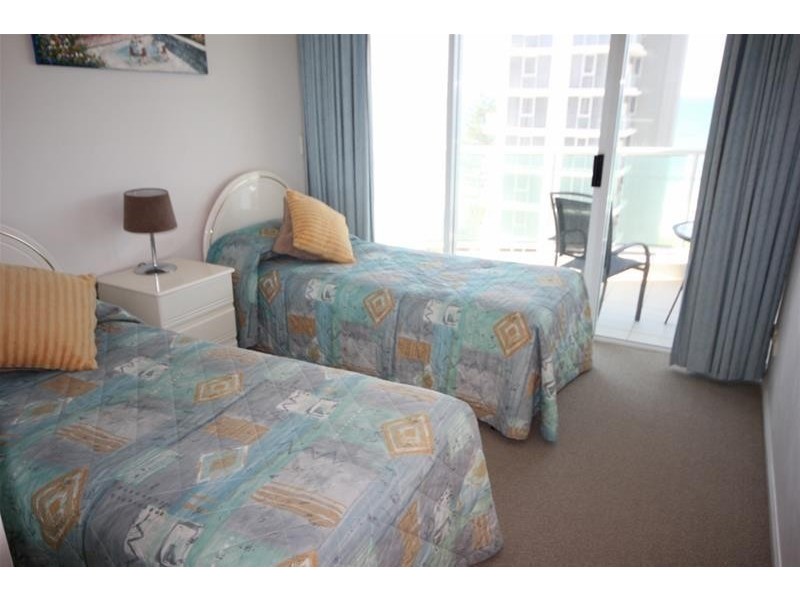 5 Woodroffe Avenue ‘Pacific Views’, Main Beach QLD 4217