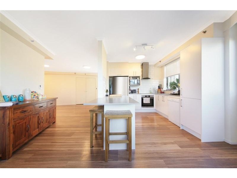 ‘The Meriton’ 29 Woodroffe Avenue, Main Beach QLD 4217