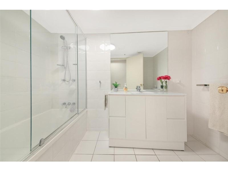 ‘The Meriton’ 29 Woodroffe Avenue, Main Beach QLD 4217