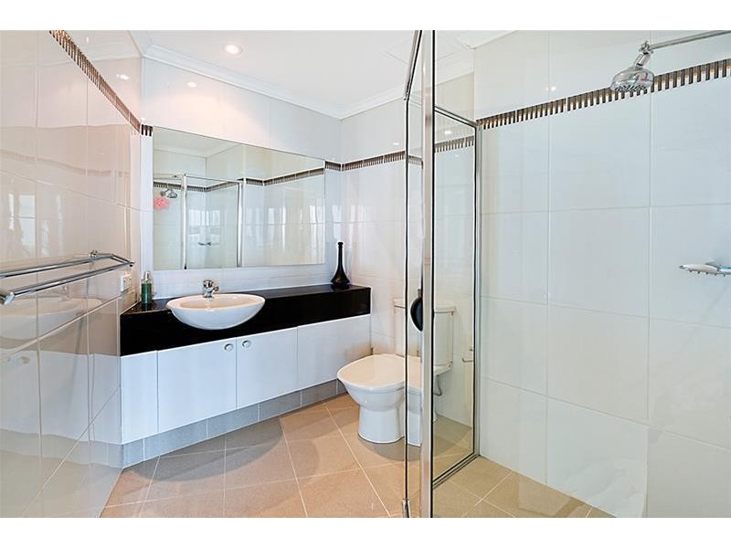 5 Woodroffe Avenue ‘PACIFIC VIEWS’, Main Beach QLD 4217