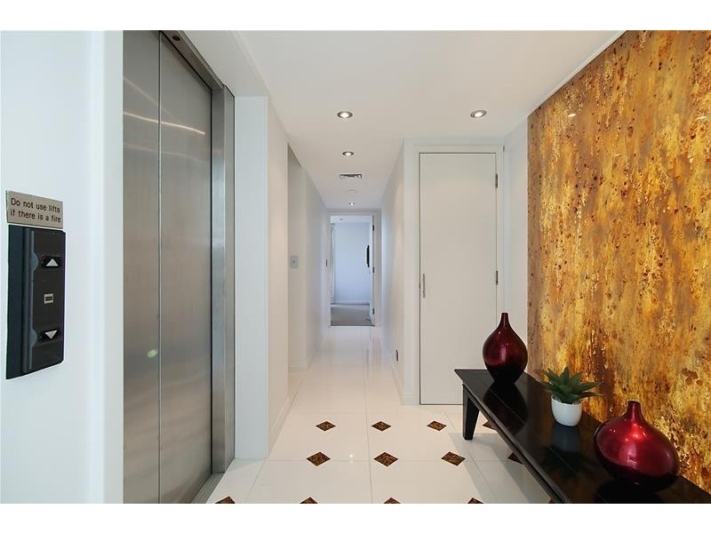 ‘Cable Beach’ 1 Cable  Street, Main Beach QLD 4217