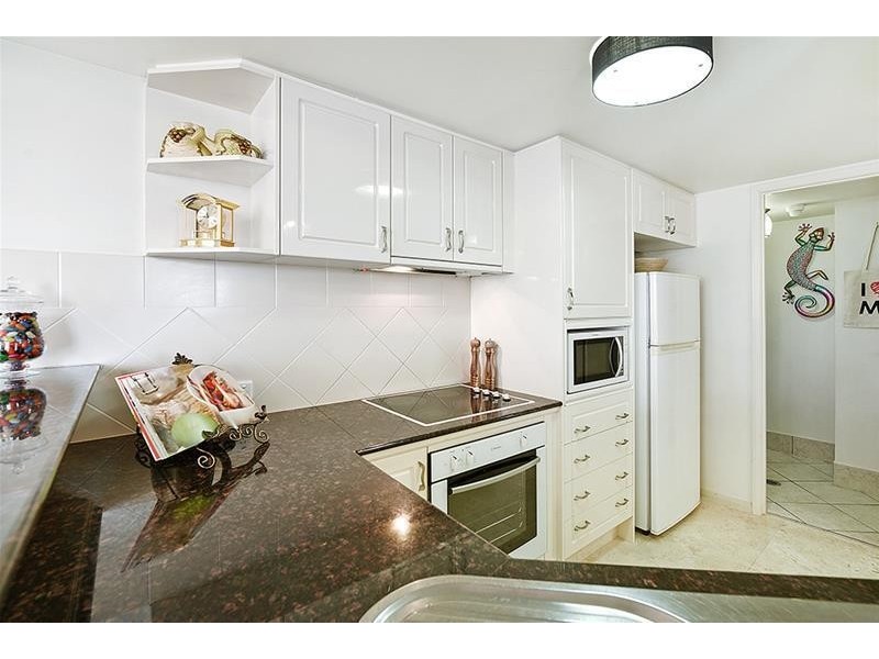 ‘SEYCHELLES’  5 Cronin Avenue, Main Beach QLD 4217