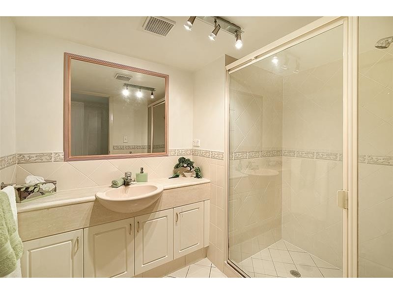 ‘SEYCHELLES’  5 Cronin Avenue, Main Beach QLD 4217