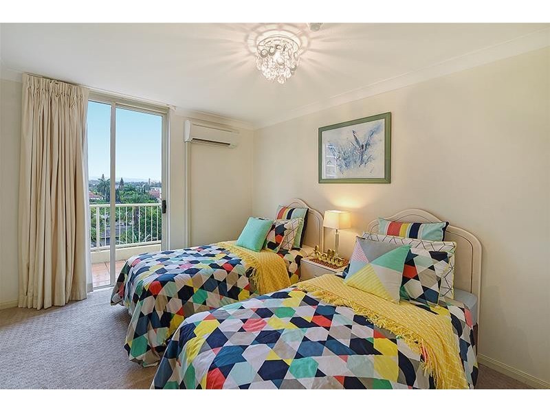 ‘SEYCHELLES’  5 Cronin Avenue, Main Beach QLD 4217