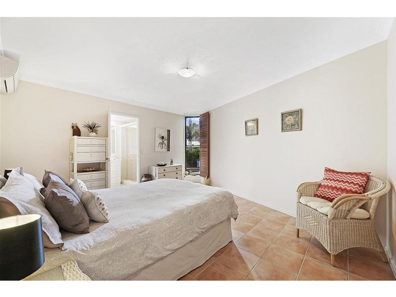 ‘WAIMARU’ 1a Pacific Street, Main Beach QLD 4217